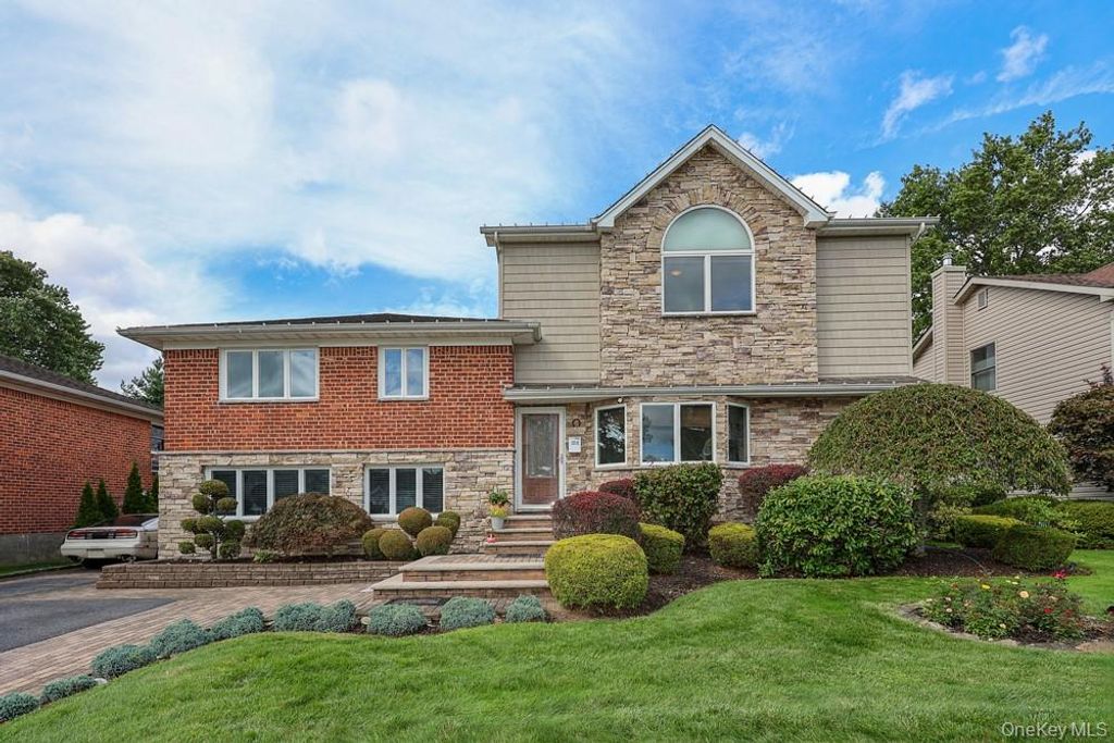 21 Kathleen E, Syosset, NY 11791 — exterior