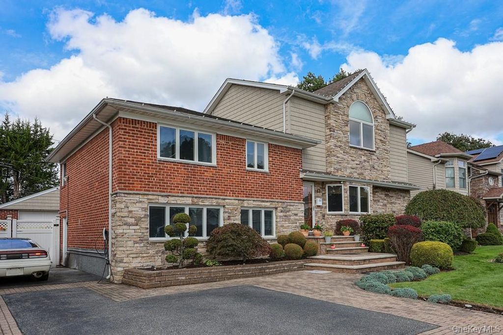21 Kathleen E, Syosset, NY 11791 — photo 3