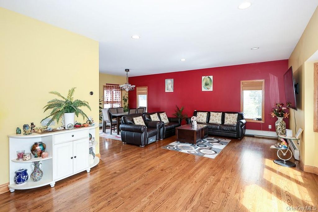 21 Kathleen E, Syosset, NY 11791 — photo 4