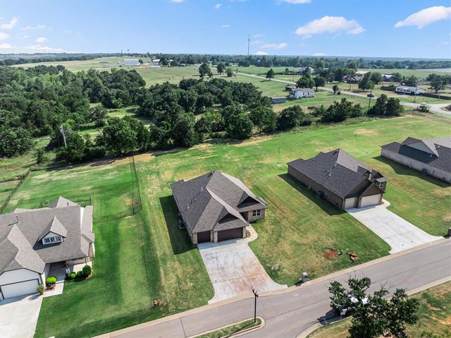 201 Canyon Creek Lane, Guthrie, OK 73044