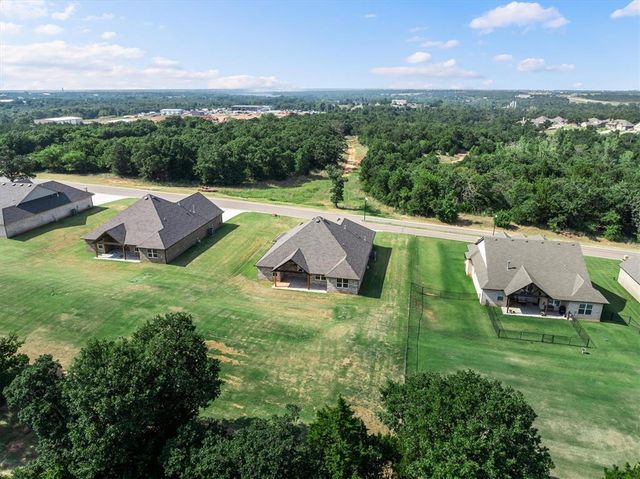 201 Canyon Creek Lane, Guthrie, OK 73044