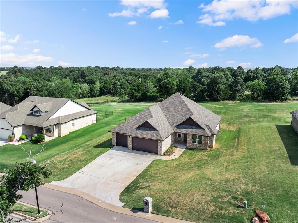 201 Canyon Creek Lane, Guthrie, OK 73044