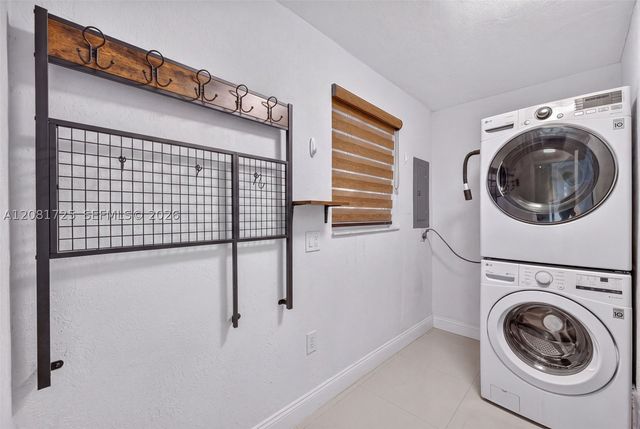 6965 W 2nd Way, Hialeah, FL 33014