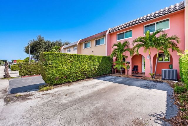 6965 W 2nd Way, Hialeah, FL 33014