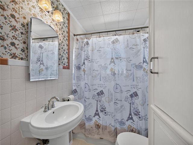 1533 Englewood Street, Bethlehem City, PA 18017