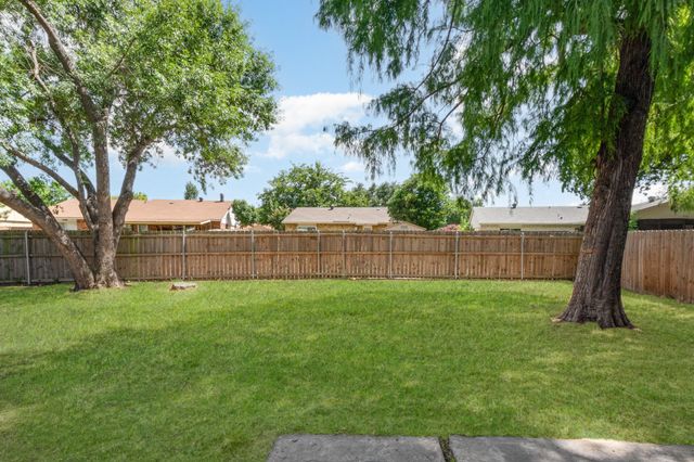 5528 King Drive, The Colony, TX 75056