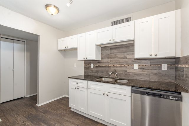 5528 King Drive, The Colony, TX 75056