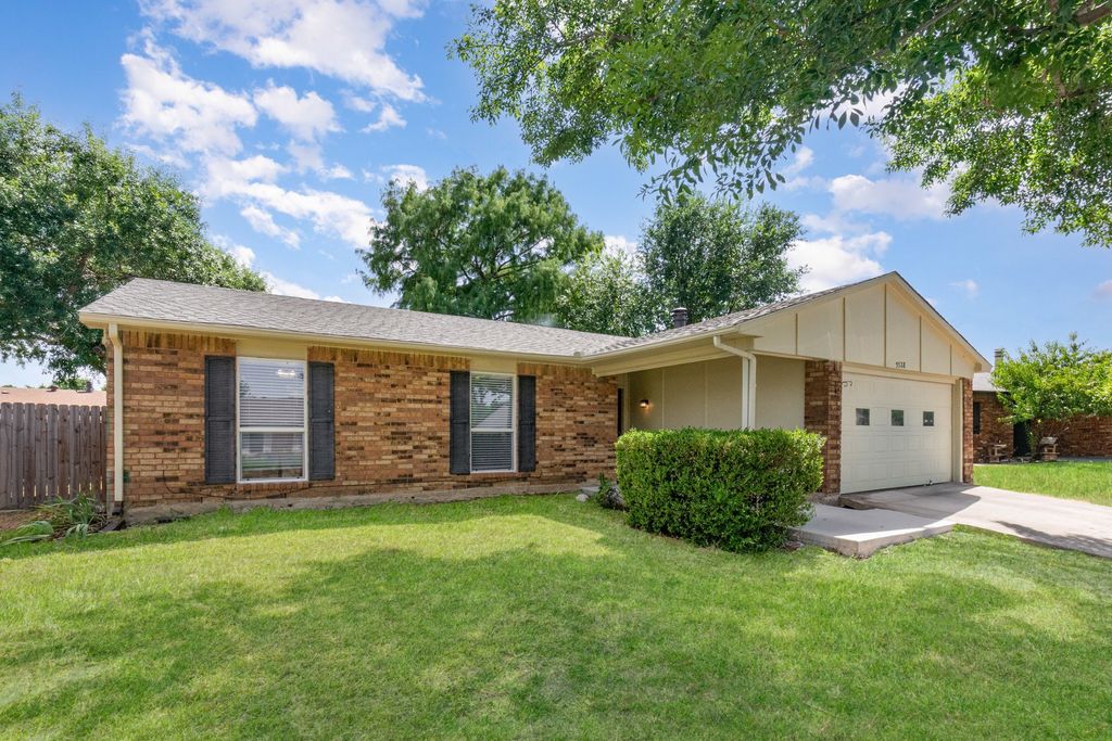 5528 King Drive, The Colony, TX 75056