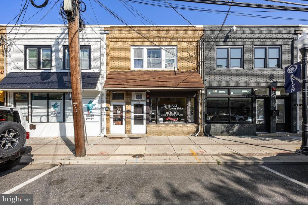 209 W CLINTON AVE, Oaklyn, NJ 08107