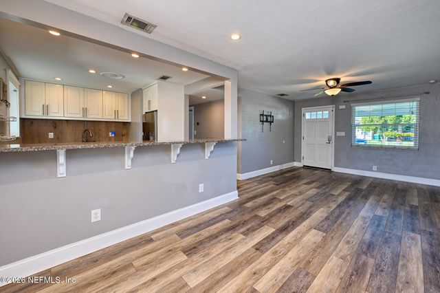 836 15TH Avenue N, Jacksonville Beach, FL 32250