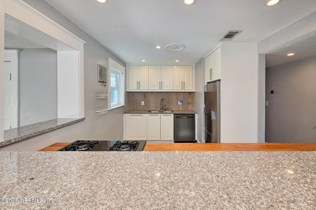 836 15TH Avenue N, Jacksonville Beach, FL 32250