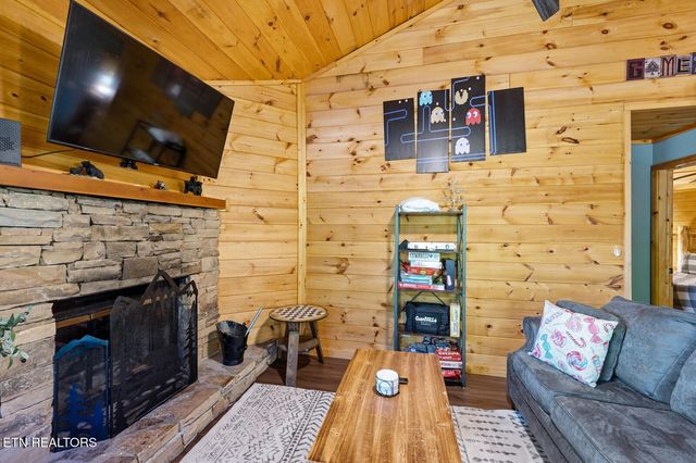707 Maple Court, Gatlinburg, TN 37738
