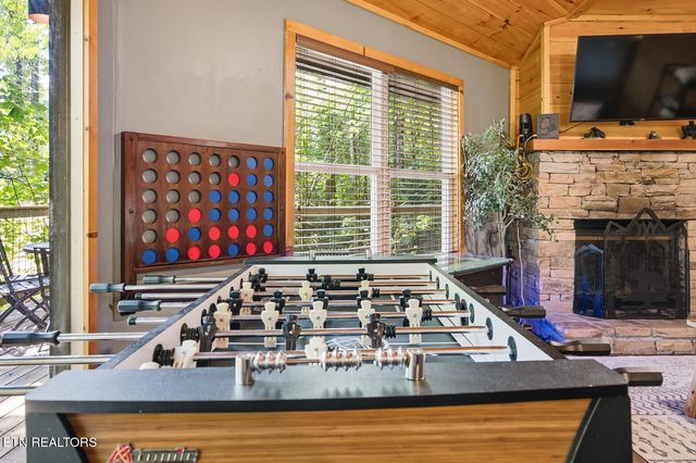 707 Maple Court, Gatlinburg, TN 37738