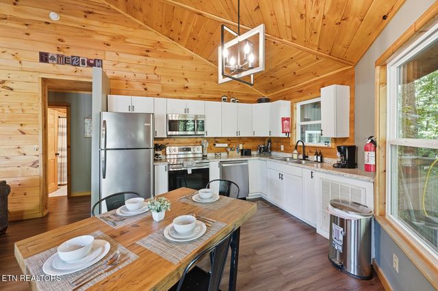 707 Maple Court, Gatlinburg, TN 37738