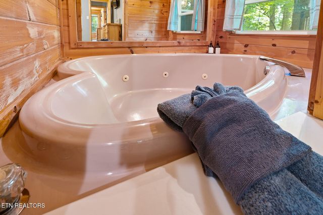 707 Maple Court, Gatlinburg, TN 37738