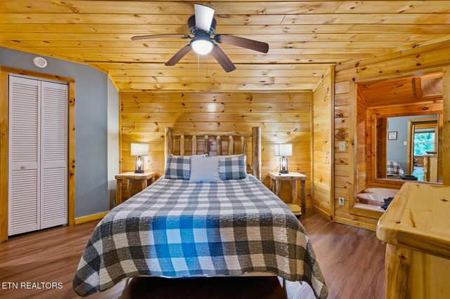 707 Maple Court, Gatlinburg, TN 37738