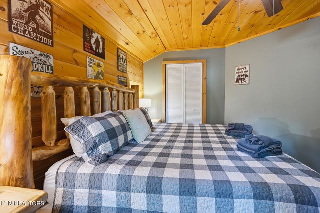 707 Maple Court, Gatlinburg, TN 37738