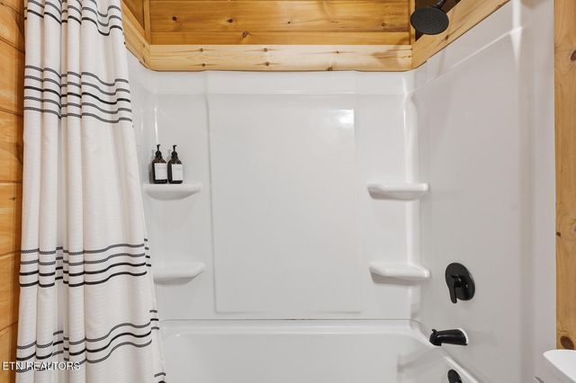 707 Maple Court, Gatlinburg, TN 37738