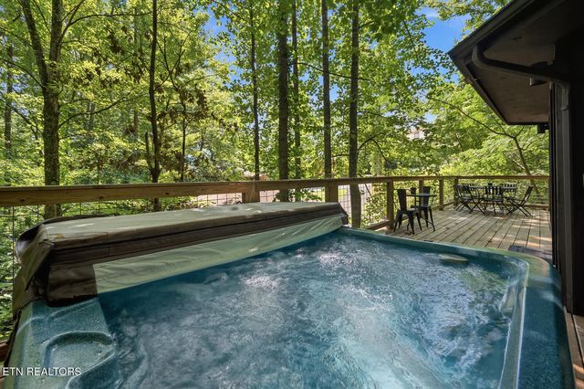 707 Maple Court, Gatlinburg, TN 37738