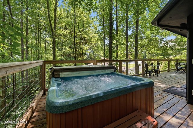 707 Maple Court, Gatlinburg, TN 37738