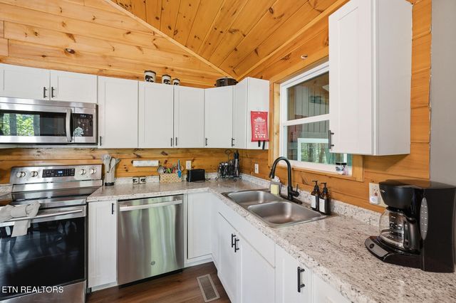 707 Maple Court, Gatlinburg, TN 37738