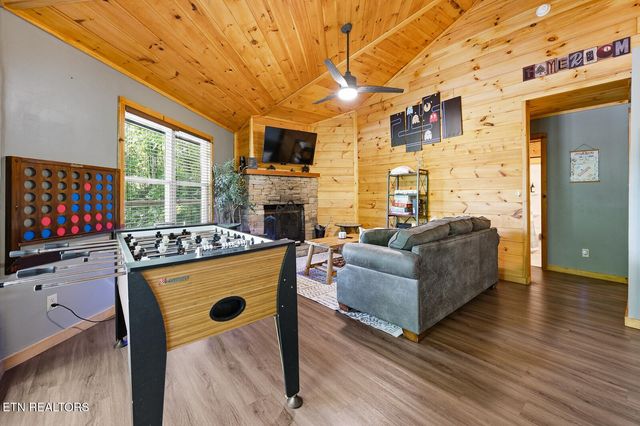 707 Maple Court, Gatlinburg, TN 37738