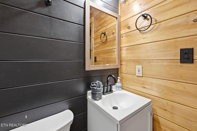 707 Maple Court, Gatlinburg, TN 37738