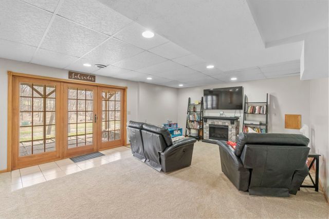 112 Winding Ridge Road, Denver, IA 50622