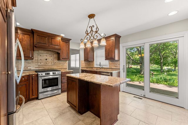 1093 Poplar Court, Lake Zurich, IL 60047