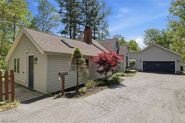 8977 Cedar Road, Chesterland, OH 44026