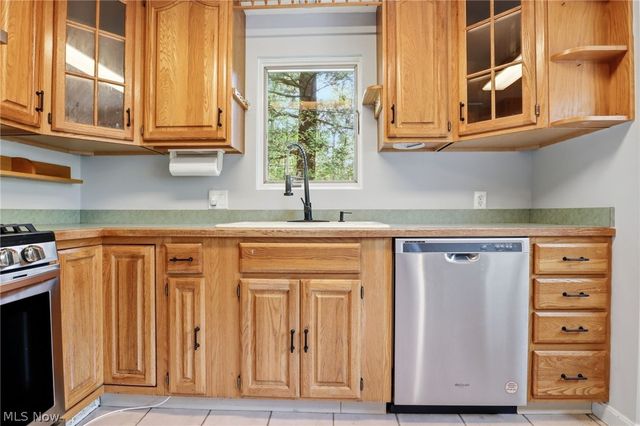 8977 Cedar Road, Chesterland, OH 44026