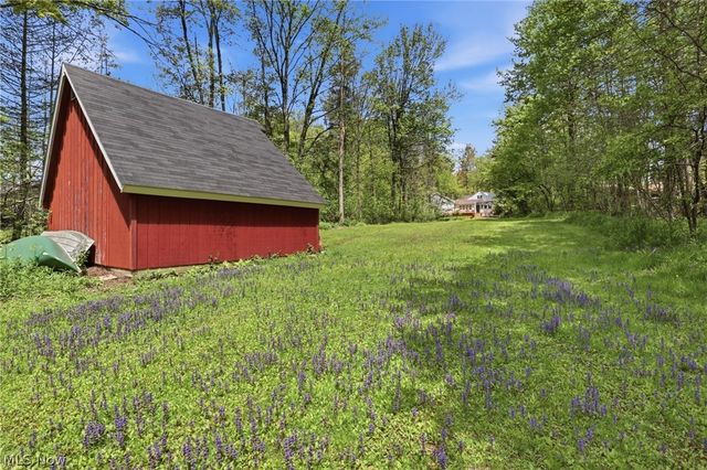 8977 Cedar Road, Chesterland, OH 44026
