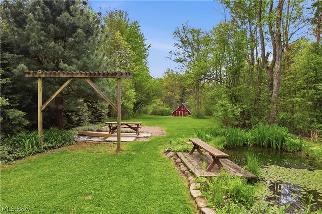 8977 Cedar Road, Chesterland, OH 44026