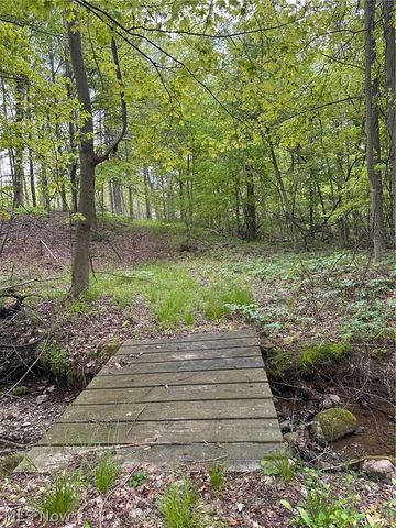 8977 Cedar Road, Chesterland, OH 44026