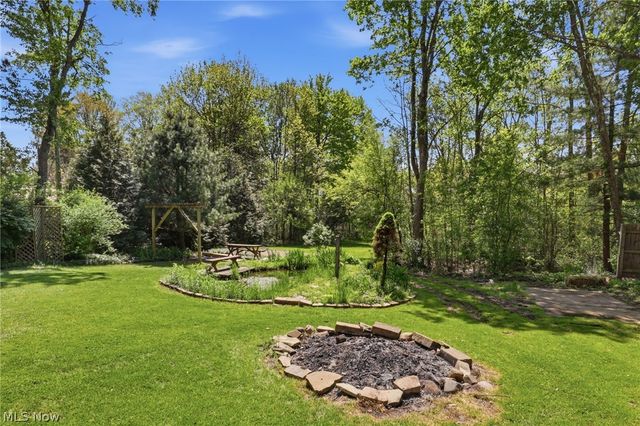 8977 Cedar Road, Chesterland, OH 44026