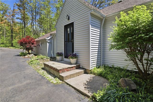 8977 Cedar Road, Chesterland, OH 44026