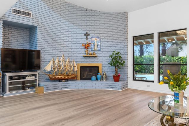 2200 El Portal Drive 14, Bakersfield, CA 93309