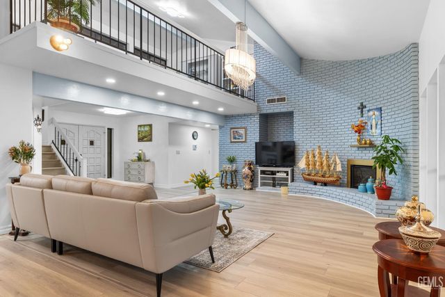 2200 El Portal Drive 14, Bakersfield, CA 93309