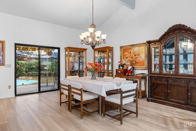 2200 El Portal Drive 14, Bakersfield, CA 93309