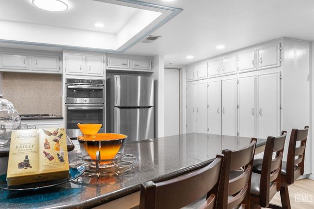 2200 El Portal Drive 14, Bakersfield, CA 93309