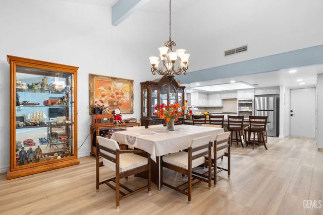 2200 El Portal Drive 14, Bakersfield, CA 93309