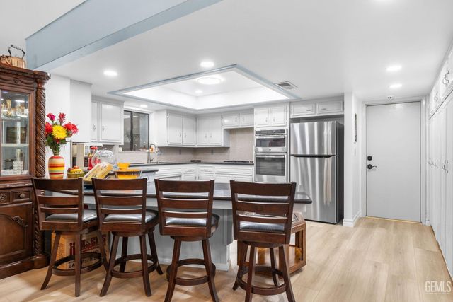 2200 El Portal Drive 14, Bakersfield, CA 93309