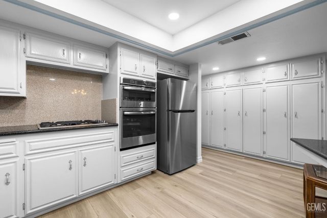 2200 El Portal Drive 14, Bakersfield, CA 93309