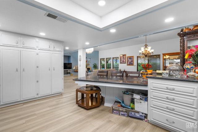 2200 El Portal Drive 14, Bakersfield, CA 93309