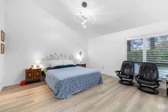 2200 El Portal Drive 14, Bakersfield, CA 93309