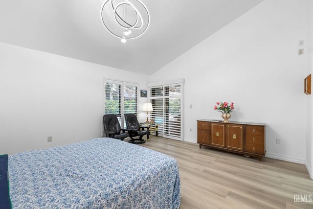 2200 El Portal Drive 14, Bakersfield, CA 93309