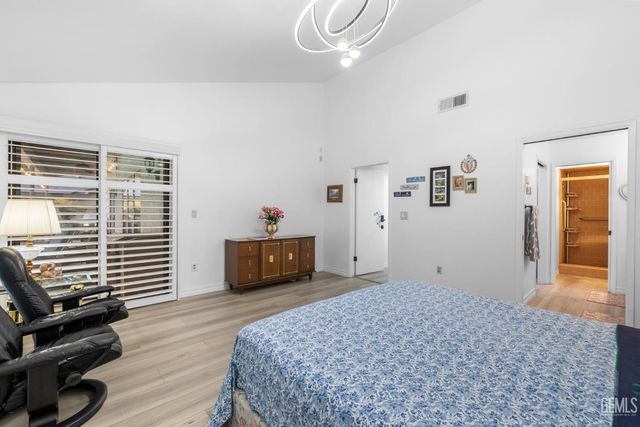 2200 El Portal Drive 14, Bakersfield, CA 93309