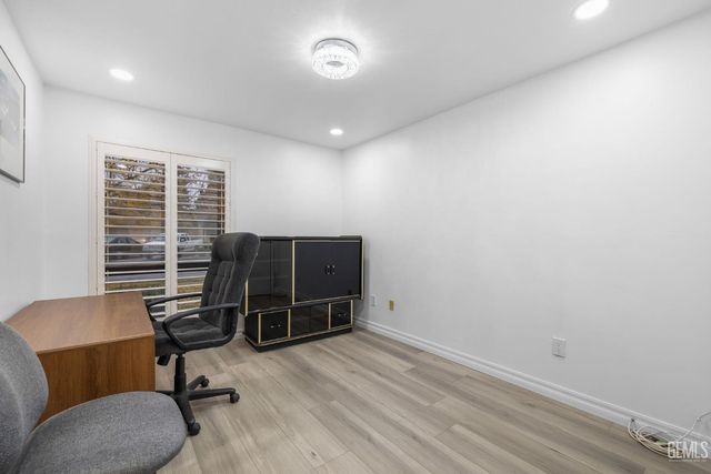 2200 El Portal Drive 14, Bakersfield, CA 93309