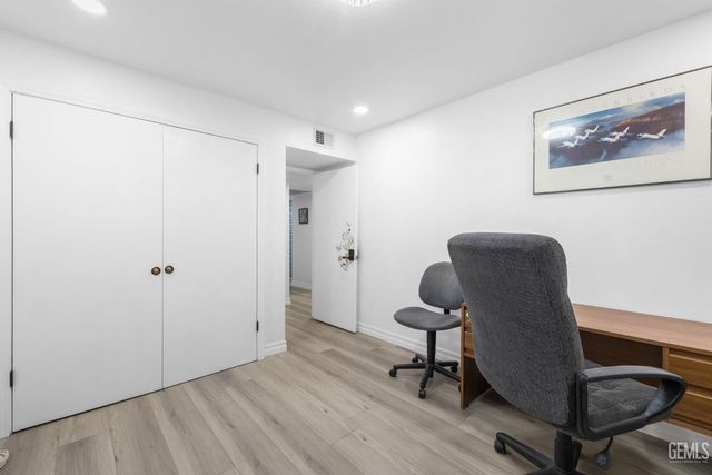 2200 El Portal Drive 14, Bakersfield, CA 93309