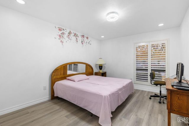 2200 El Portal Drive 14, Bakersfield, CA 93309